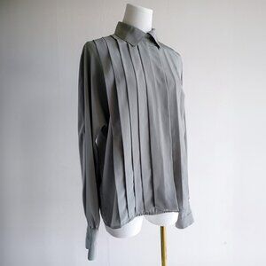 Regina Porter Pleated Blouse Size 8 Gray Long Sleeve Made in Hong Kong